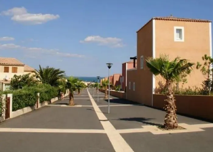 Maison Dans Copacabana * Saint-Pierre-la-Mer (Aude)